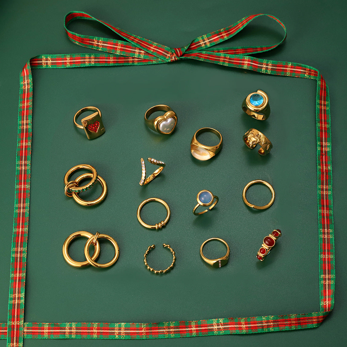 Anello geometrico in acciaio inossidabile da donna con placcatura in oro 18 carati e accenti di zirconi, accessorio di moda lussuoso e minimalista