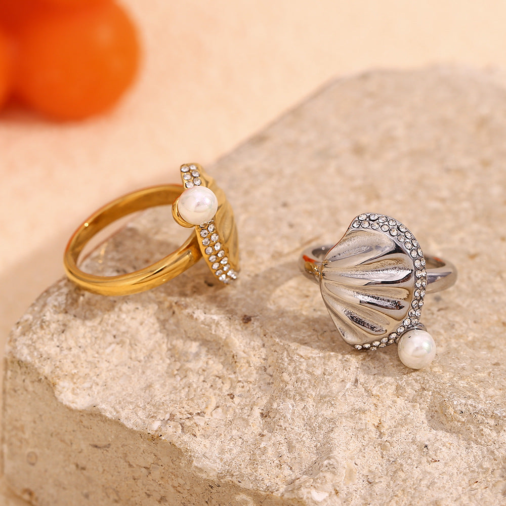Elegant Vintage-Inspired Geometric Stainless Steel Ring with 18K Gold Plating, Pearl-Edged Scallop Design and Rhinestone Inlay for Women
