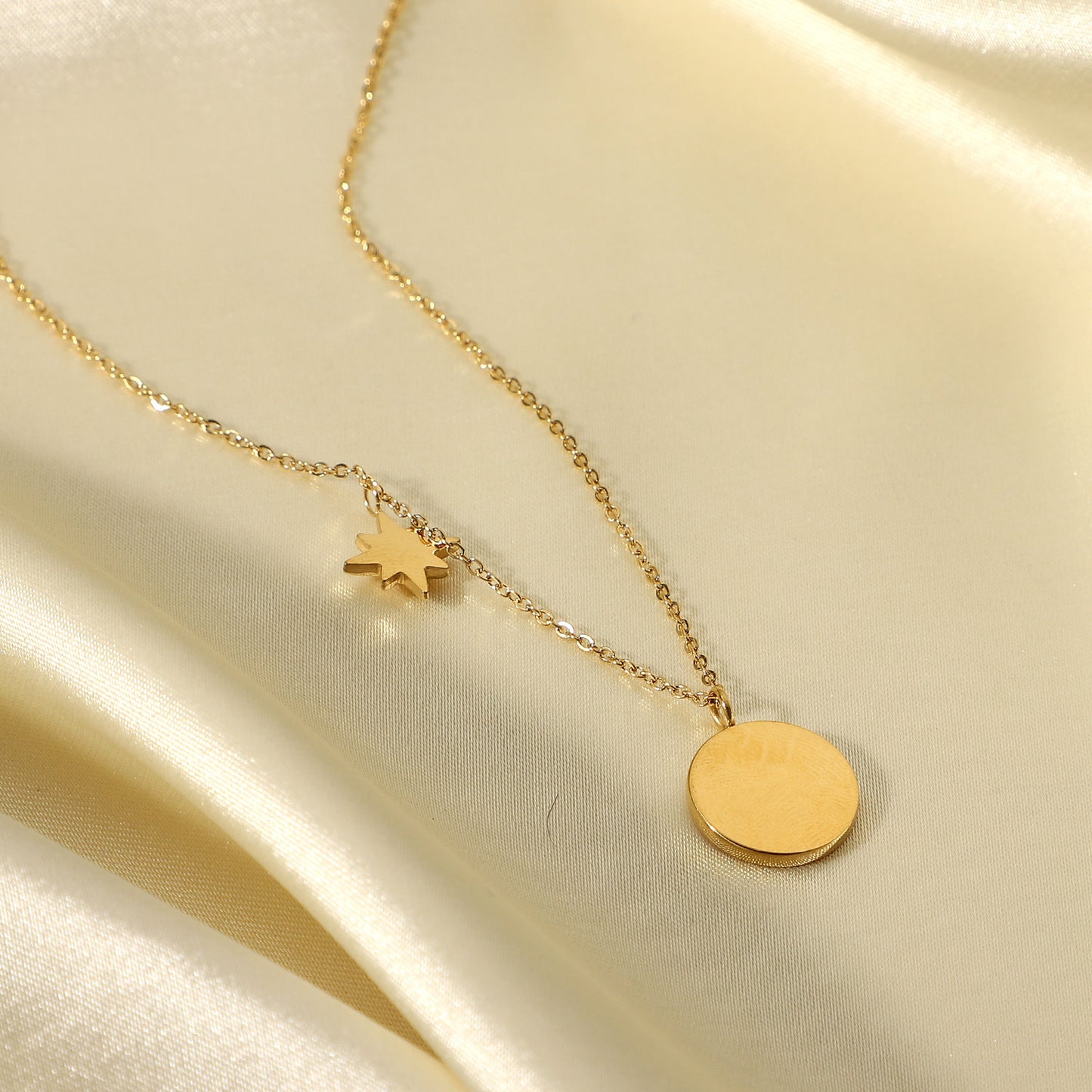 Collar con colgante de estrella de ocho puntas de acero inoxidable chapado en oro de 18 quilates de moda con circonitas para mujer