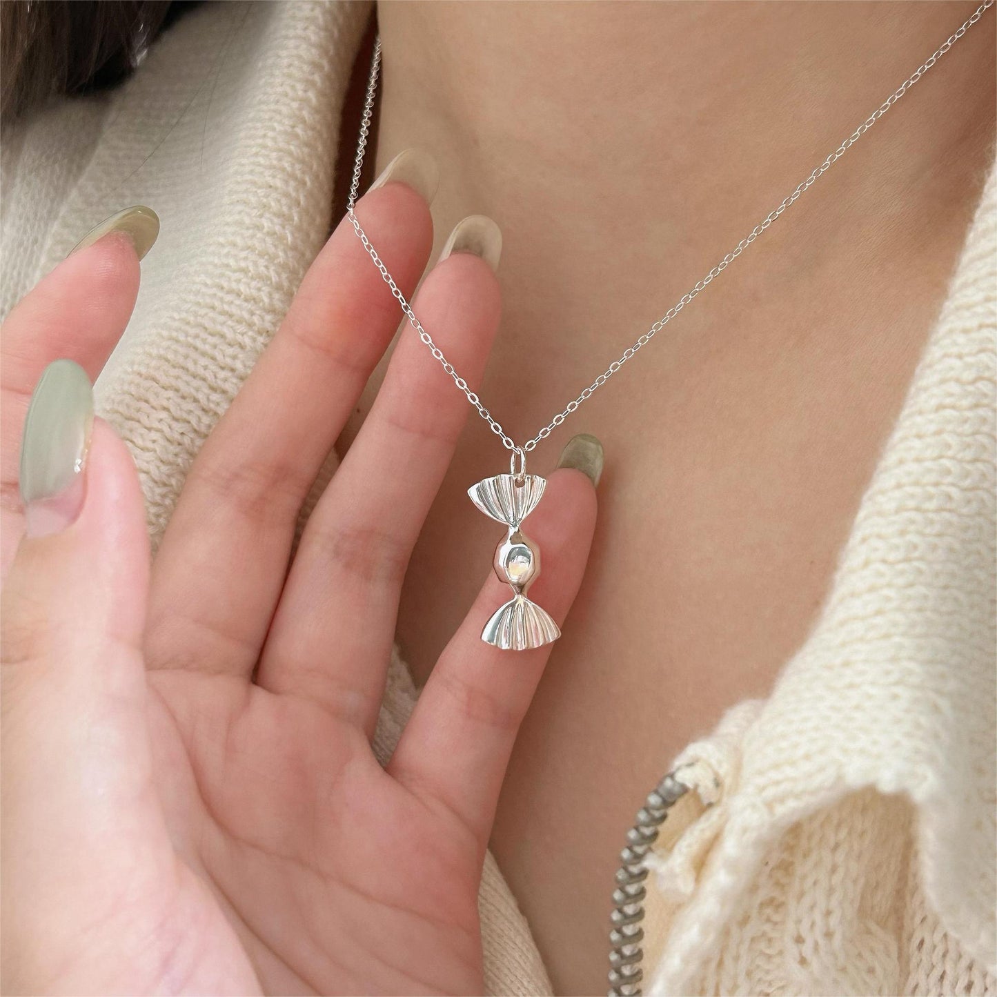 Collana con Pendente Minimalista Geometrico a Caramella in Argento Sterling 925 Placcato Oro su Catena a Croce