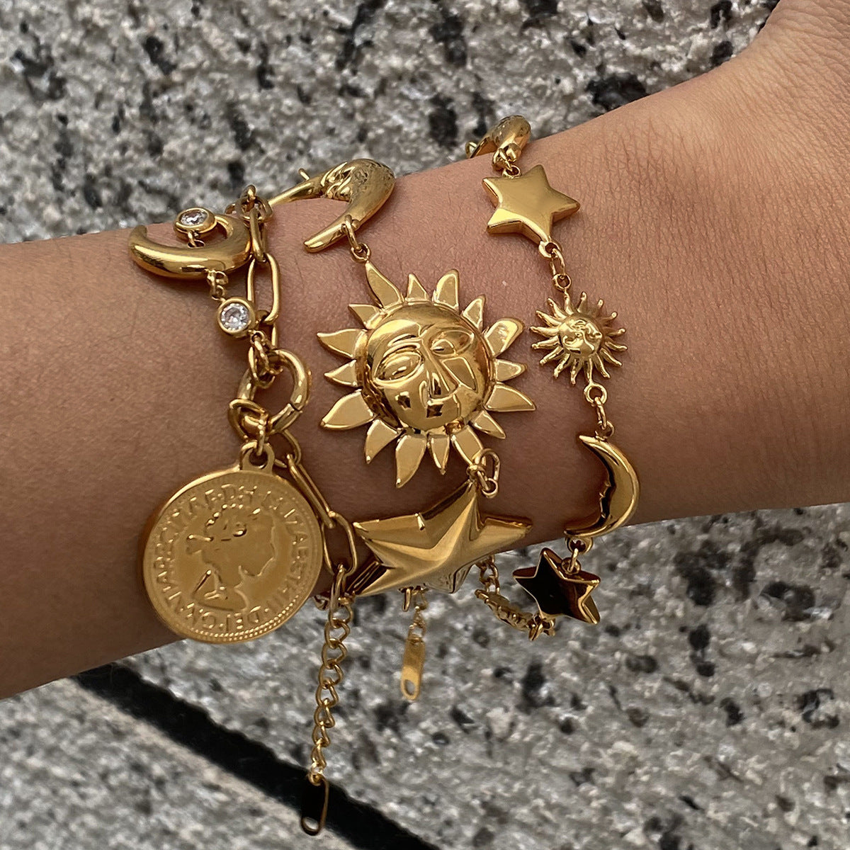 Bracciale da donna in acciaio inossidabile placcato oro 18 carati con stella geometrica minimalista di lusso