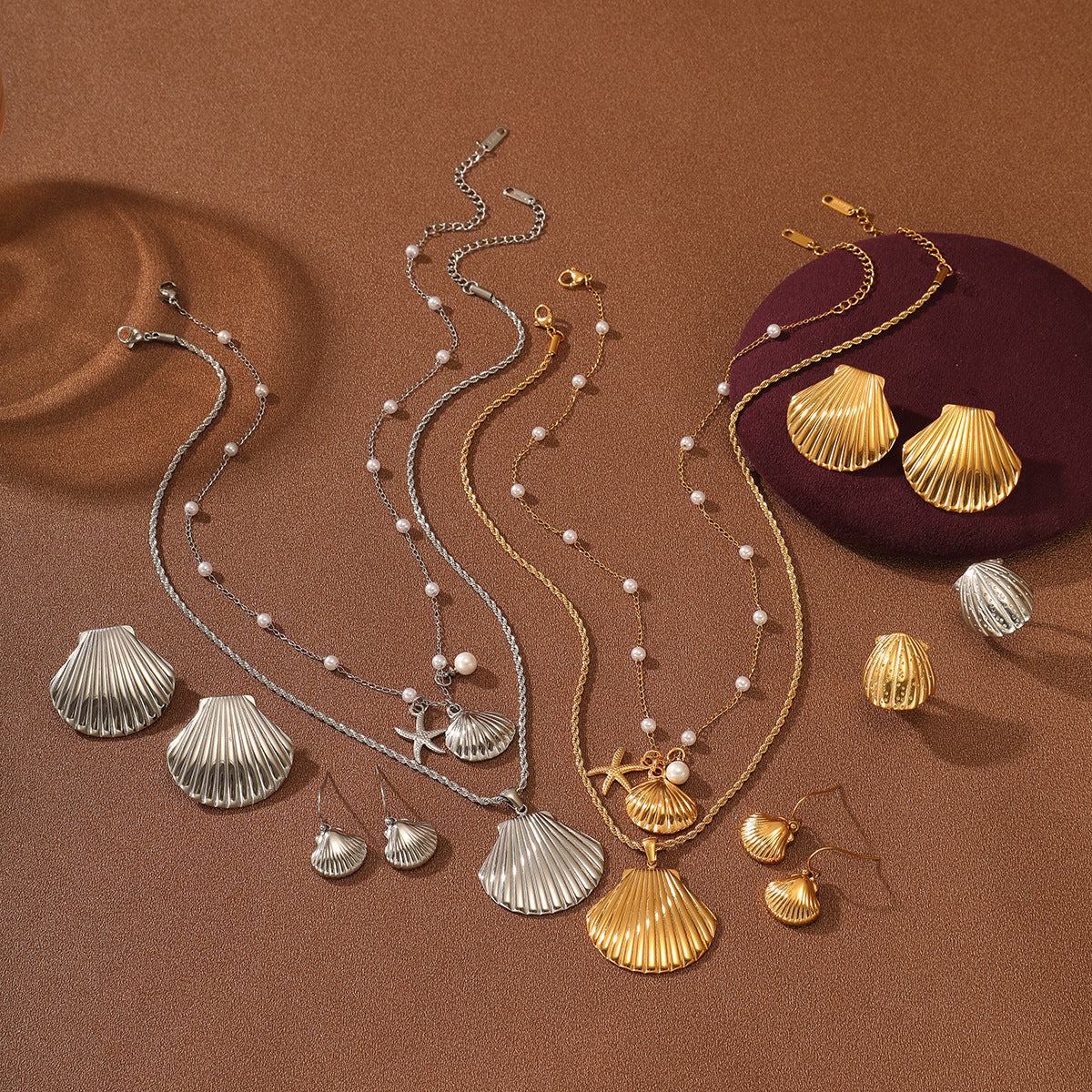 Conjunto de collar minimalista geométrico de acero inoxidable y titanio con colgante de perlas y conchas para mujer