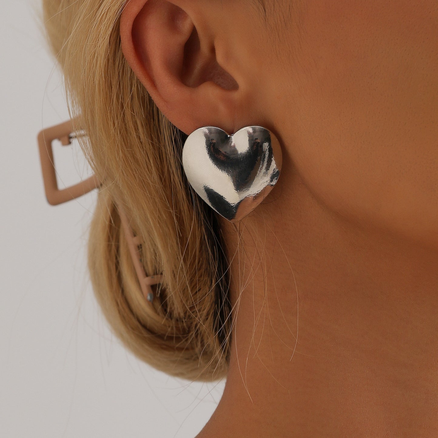 Pendientes de aleación con forma de corazón geométrico de estilo vintage para mujer con acabado chapado