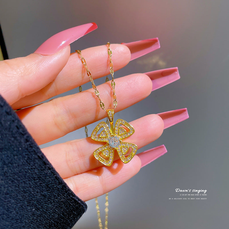 Collana da donna minimalista con intarsio di strass, in acciaio al titanio, con design geometrico