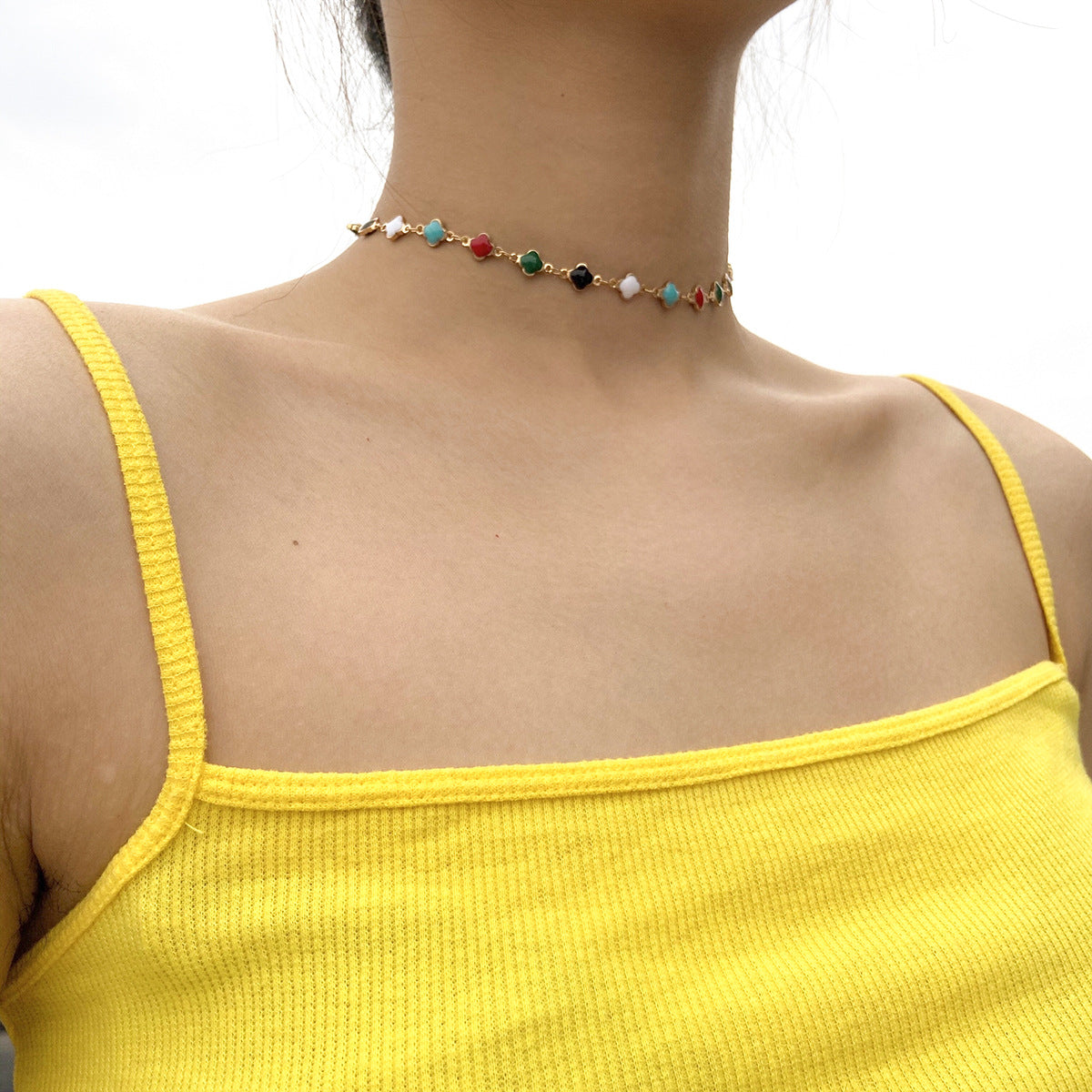 Collana con Ciondolo Floreale Retrò Minimalista da Donna, Catena in Rame Stile O-Chain, Intarsio in Lega Placcata, Design Dolce e Fresco