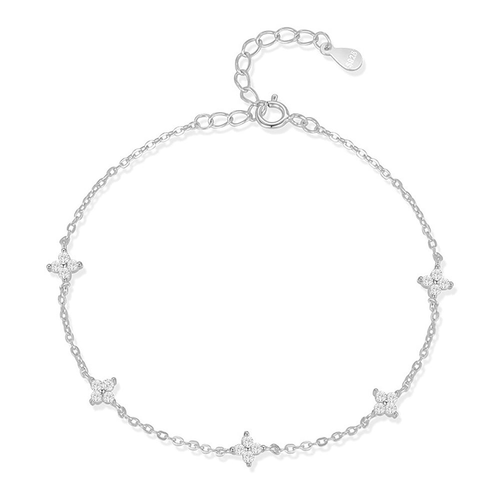 Cadena de mano de plata de ley S925 con diseño floral minimalista y detalles de pedrería para mujer