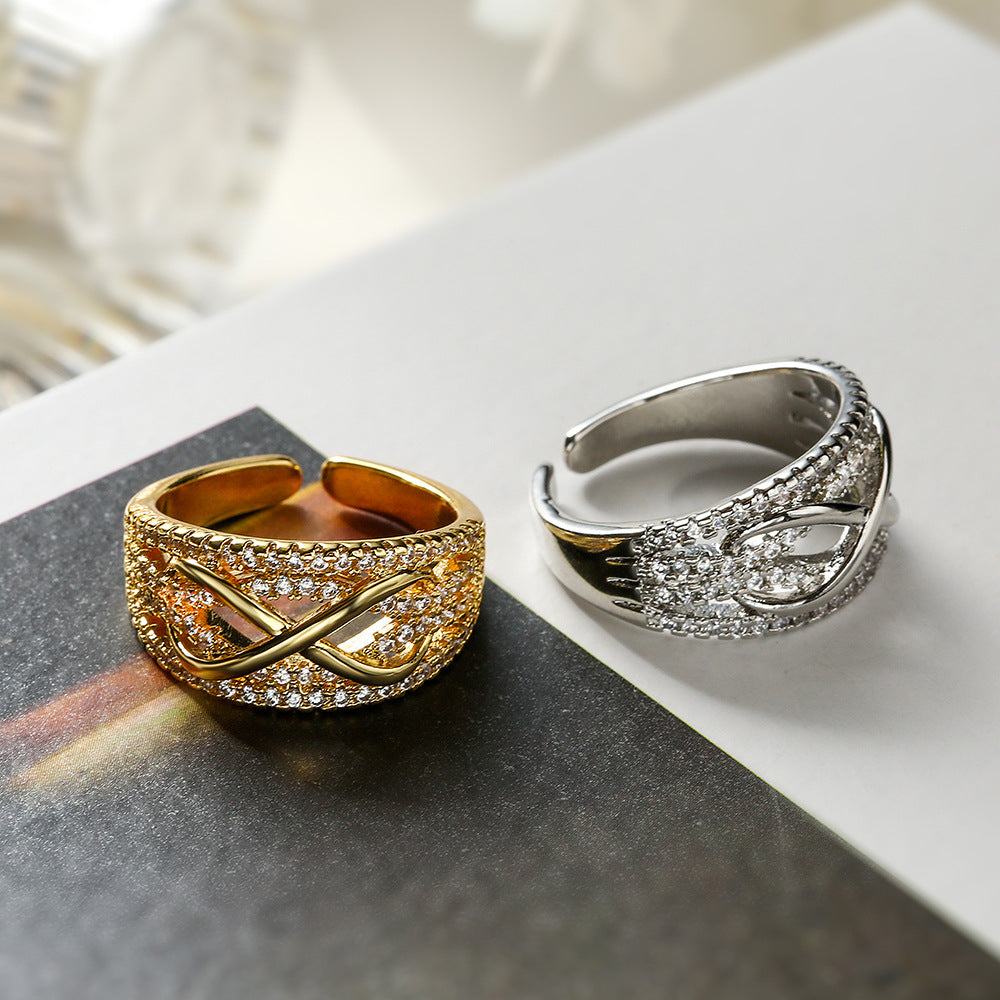 Anillo Abierto Geométrico Minimalista para Mujer Hecho de Latón con Baño de Oro Real e Incrustaciones de Zirconia