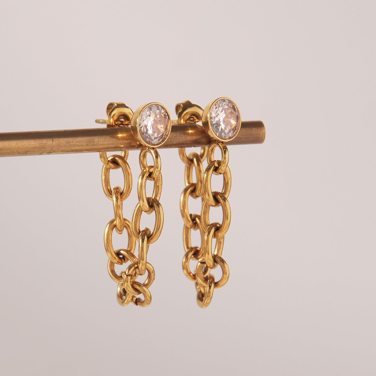 Pendientes Geométricos de Acero Inoxidable con Detalles de Zirconia y Flecos, Pendientes de Lujo con Clip Electrochapados para Mujer