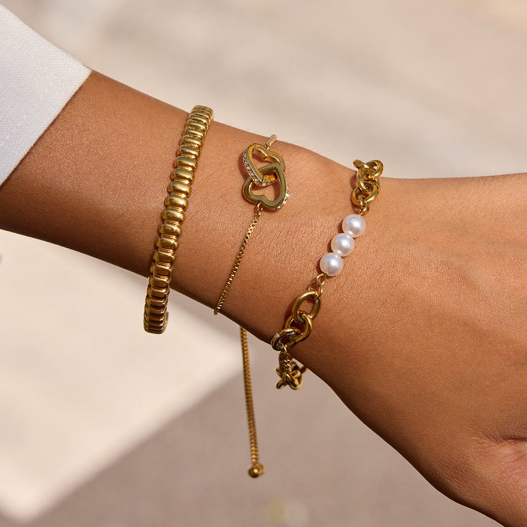 Pulsera de lujo minimalista geométrica de corazón de acero inoxidable chapada en oro de 18 quilates para mujer