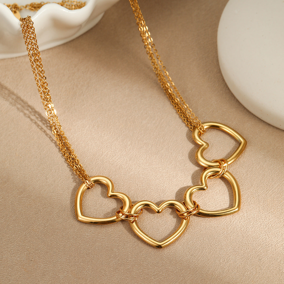 Fashionable Hollow Heart-Shaped Stainless Steel Necklace with 18K Gold Plating for Women
