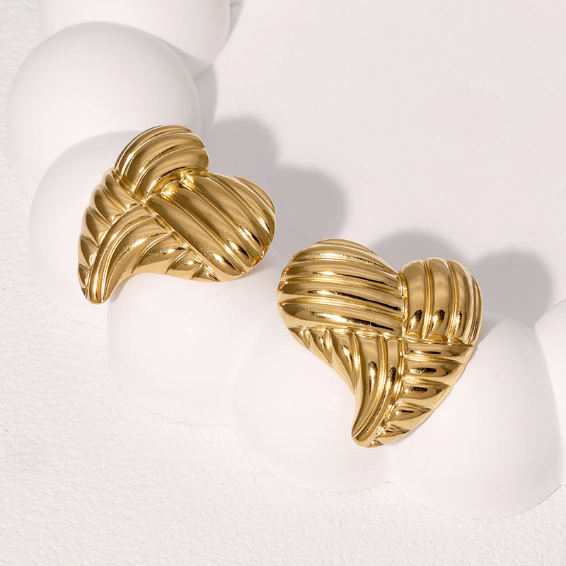 Orecchini a perno con strisce e cuori asimmetrici placcati oro 18K in acciaio inossidabile da donna
