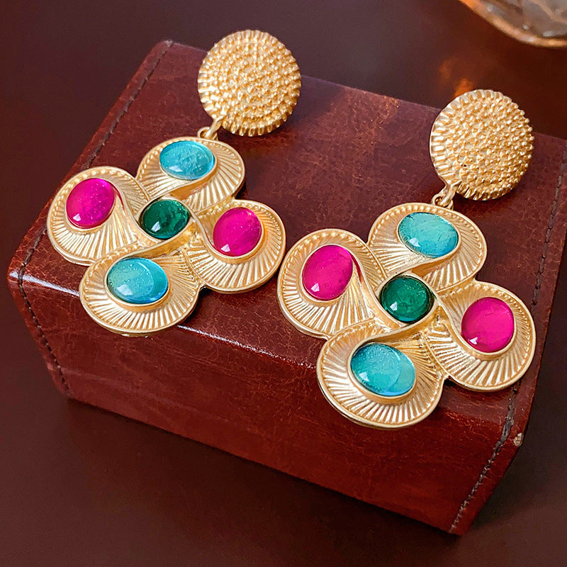 Vintage Heart-Shaped Floral Teardrop Hollow-Out Alloy Stud Earrings with Rhinestone Inlay for Women