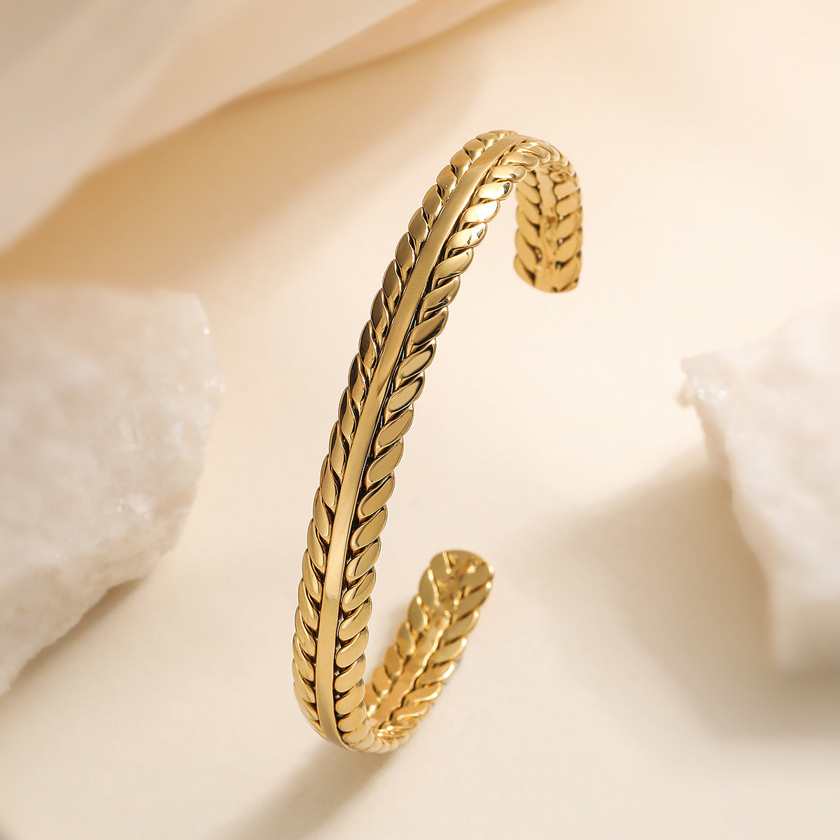 Bracciale a Spiga di Grano Minimalista in Acciaio Inossidabile da Donna con Placcatura in Oro 18K e Design a Bracciale Aperto Regolabile