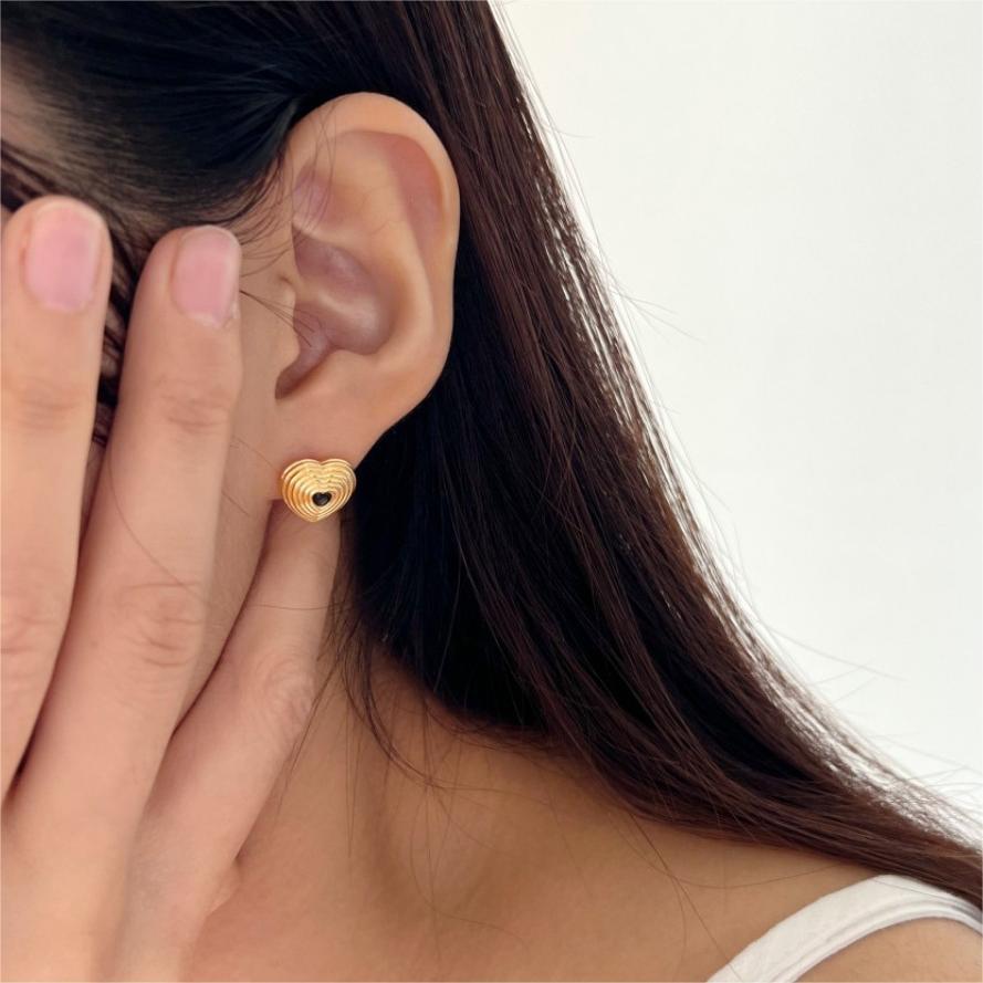 Pendientes de Plata de Ley 925 en Forma de Corazón Minimalista con Incrustaciones de Circones y Acabado Bañado