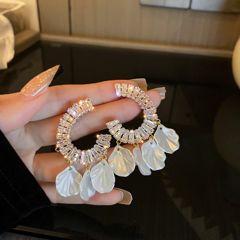Orecchini a perno con perle dolci, eleganti e floreali per donna con perni in argento sterling 925