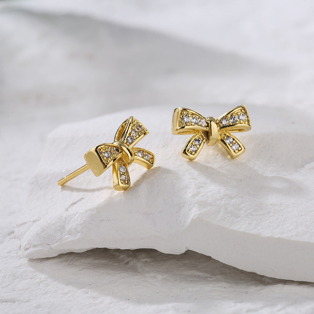 Orecchini a perno minimalistici a fiocco da donna Orecchini in rame con zirconi micro-incastonati e finitura smaltata