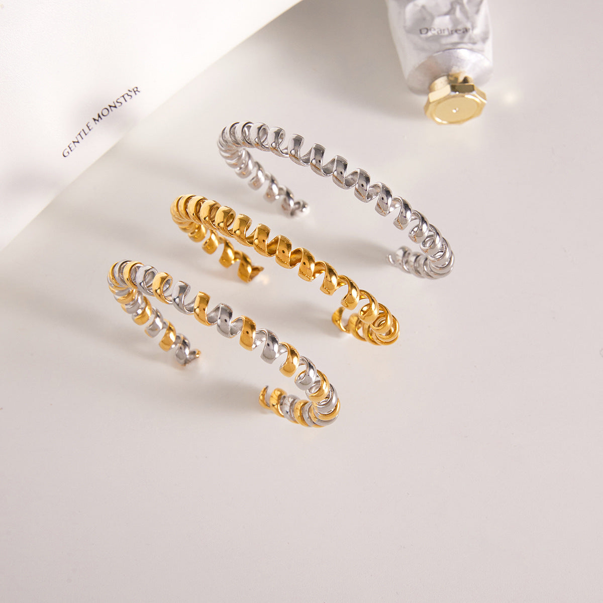 Pulsera rígida abierta geométrica de acero de titanio con diseño de cable de teléfono, accesorio de moda de acero inoxidable electrochapado para mujer