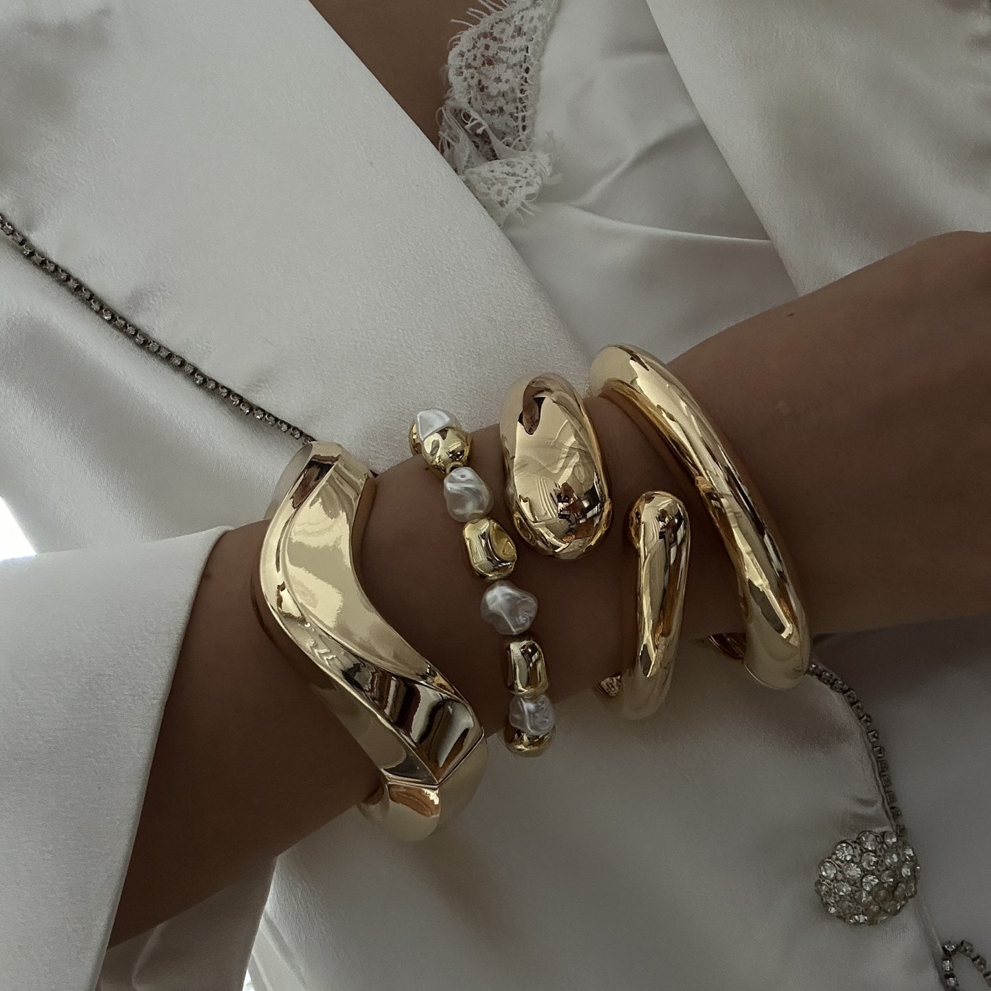 Fashion Geometric Teardrop Hollow Wrap Alloy Plated Cuff Bracelet and Ring Set