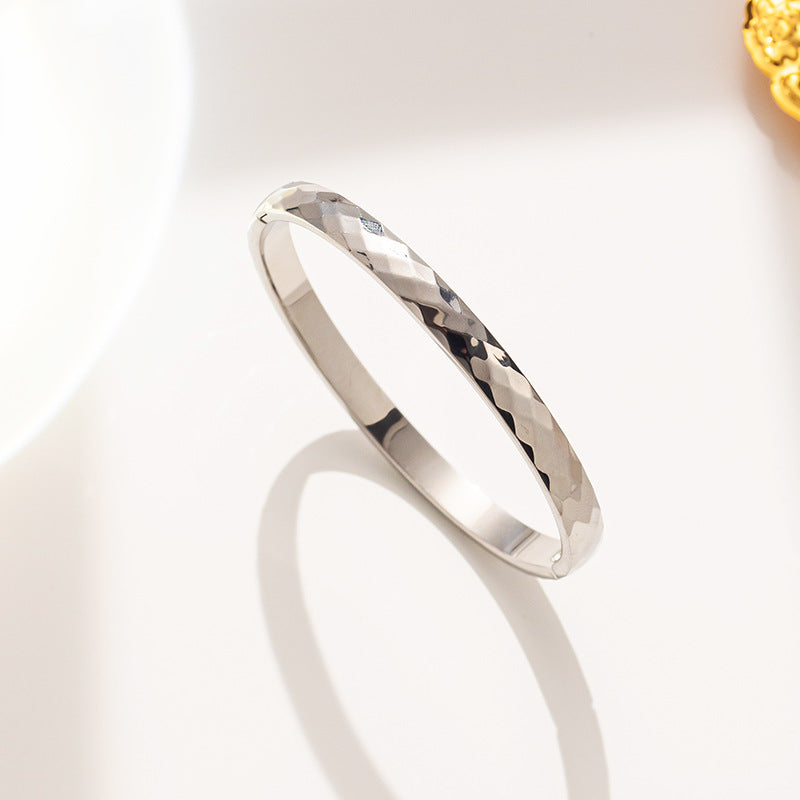 Pulsera Minimalista de Rombo Estrellado para Mujer Hecha de Acero de Titanio con Chapado en Oro de 18K Acabado Hipoalergénico Resistente a la Decoloración