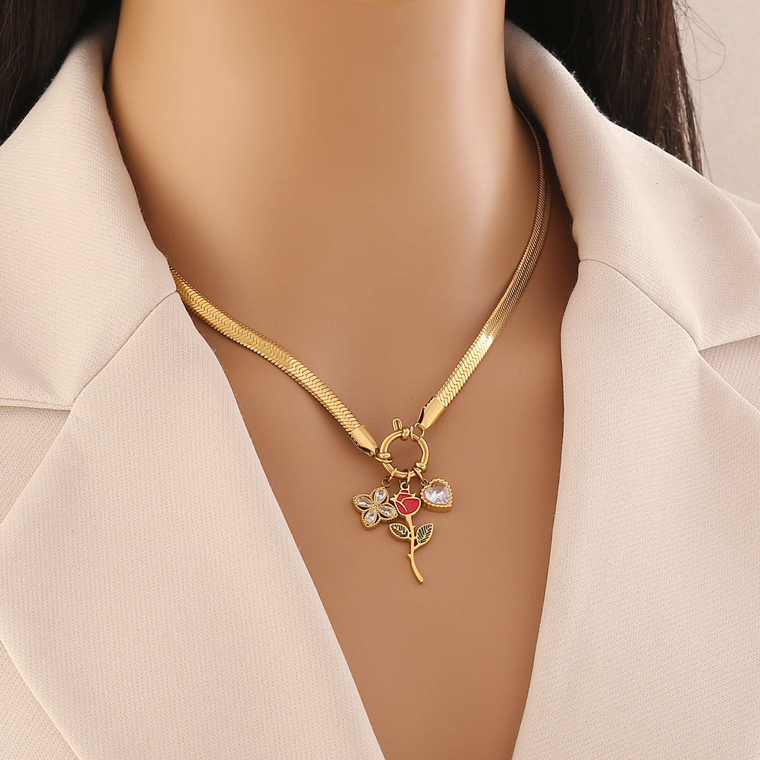 Elegante Collana da Donna con Ciondolo a Cuore Floreale in Acciaio Inossidabile e Goccia d'Olio