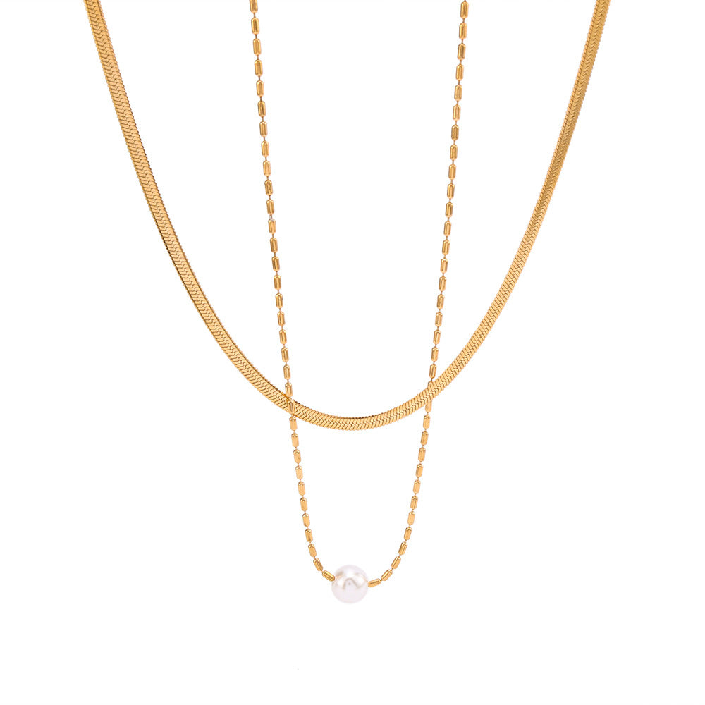 Collana minimalista a doppio strato con catena a serpente e pendente ovale con perla, in acciaio al titanio ipoallergenico con placcatura in oro 18 carati