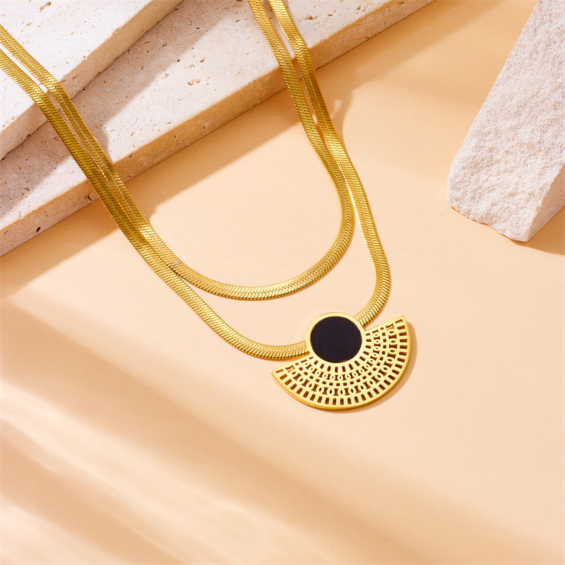 Juego de collar, pendientes y anillo de acero inoxidable chapado en oro negro con forma de abanico, estilo vintage