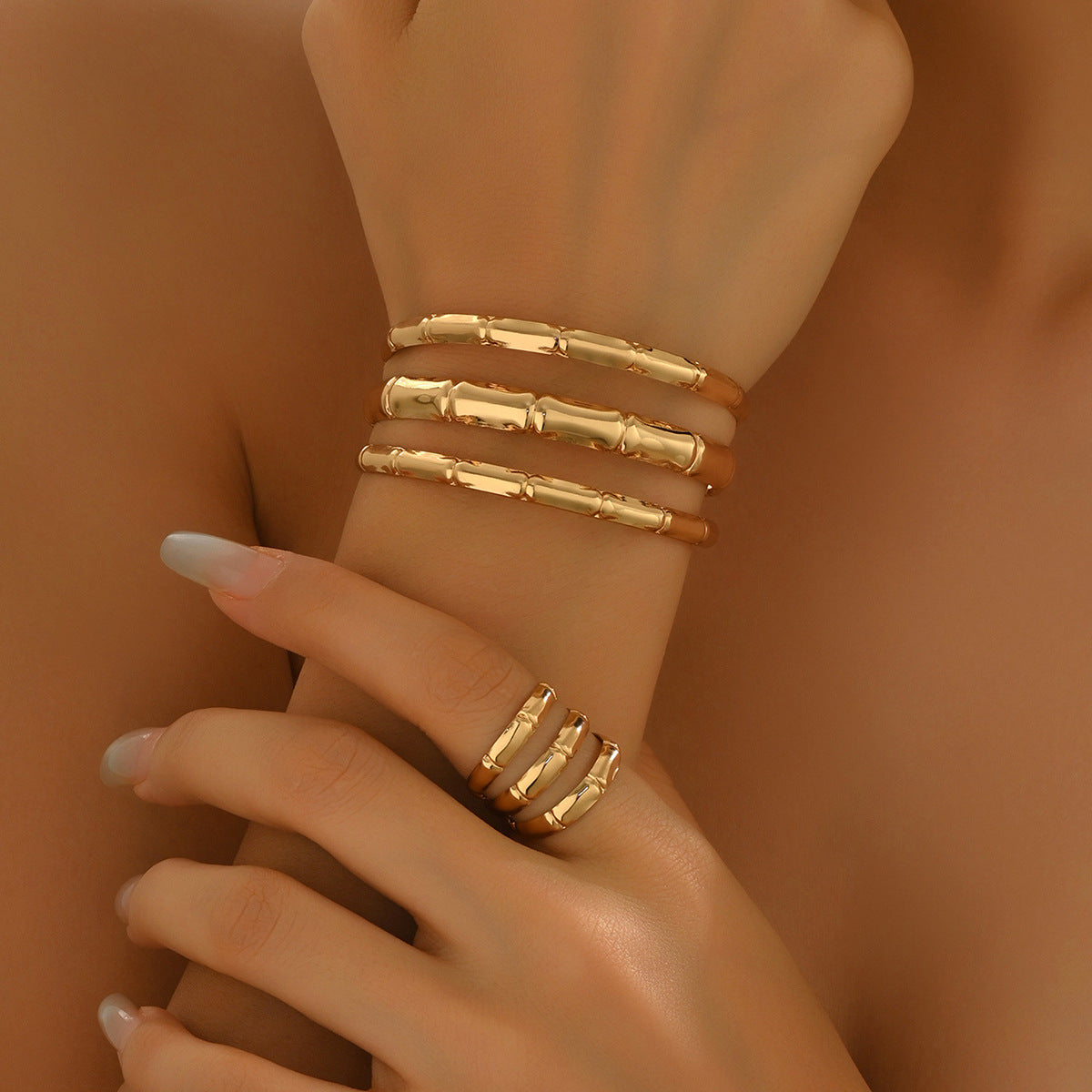 Conjunto de brazaletes abiertos elegantes estilo bambú minimalista con baño de rodio para mujer