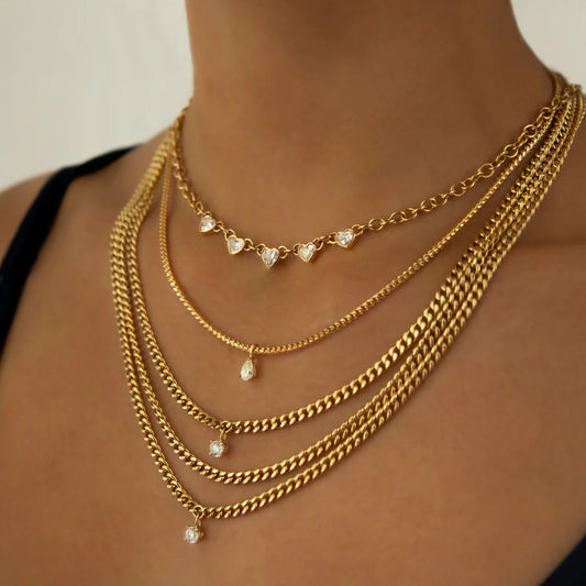 Collana con ciondolo di lusso a forma di cuore in acciaio inossidabile con intarsio di strass e finitura placcata da donna