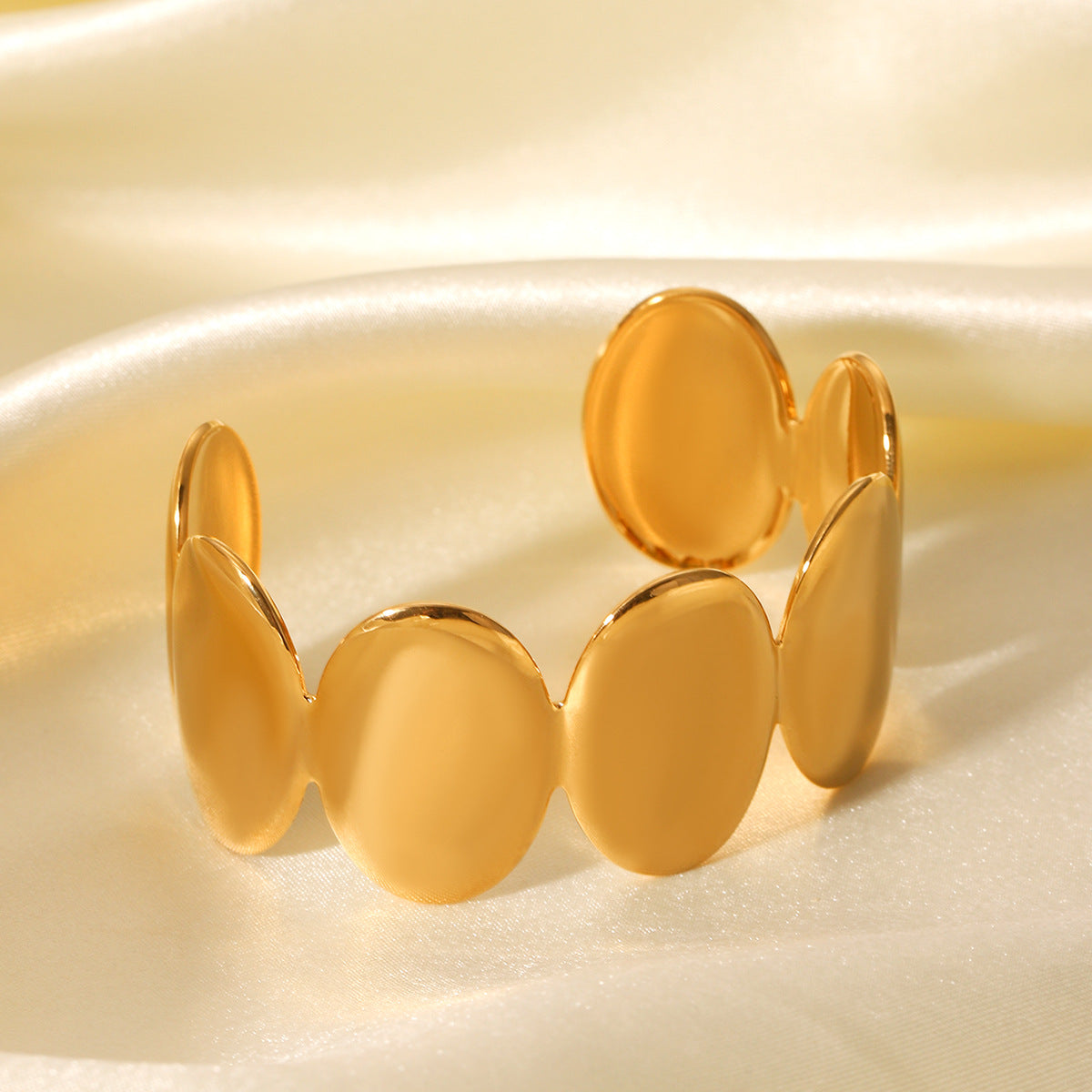 Bracciale a Polsino Minimalista Ovale in Acciaio Inossidabile Placcato Oro 18K Design Aperto Gioielli Leggeri