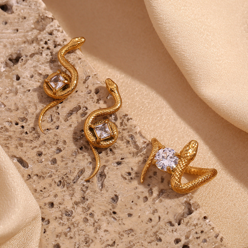 Orecchini alla moda a forma di serpente geometrico da donna in acciaio inossidabile con placcatura in oro 18K e texture a scaglie in zirconia cubica