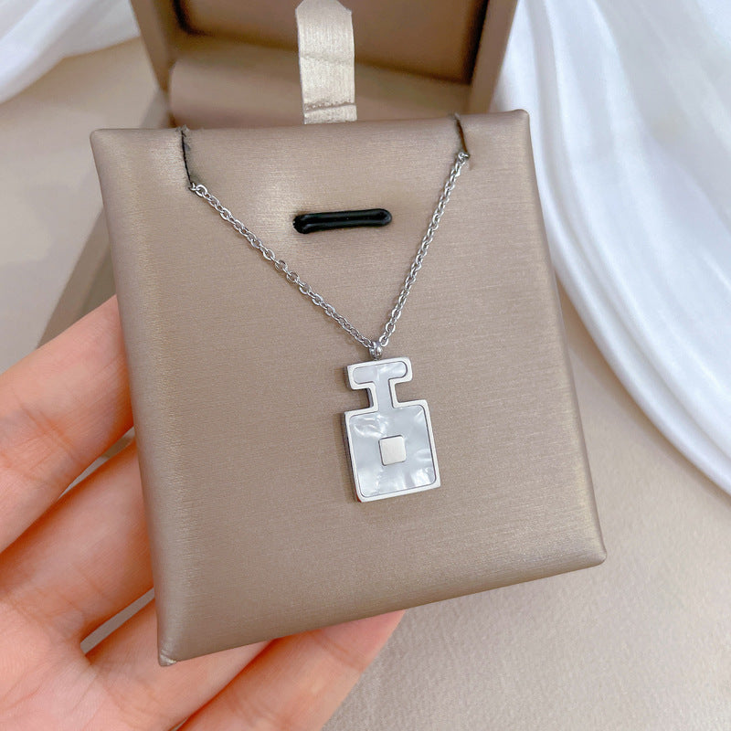 Minimalist Geometric Titanium Steel Necklace with Gold-Plated Shell Pendant for Women and Men