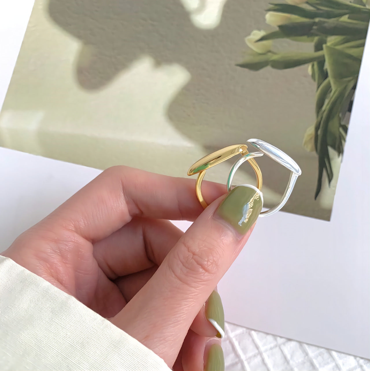 Anello aperto da donna minimalista a forma di cuore cavo in argento sterling 925 con dettagli geometrici smussati