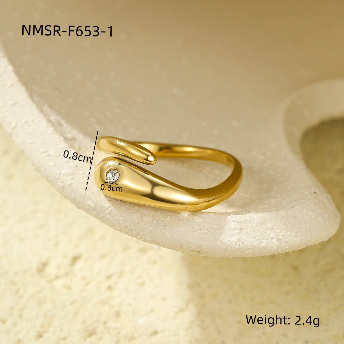 Anello da donna in acciaio inossidabile di lusso placcato oro con zirconi geometrici in acciaio al titanio, gioielli alla moda resistenti allo sbiadimento per l'ufficio