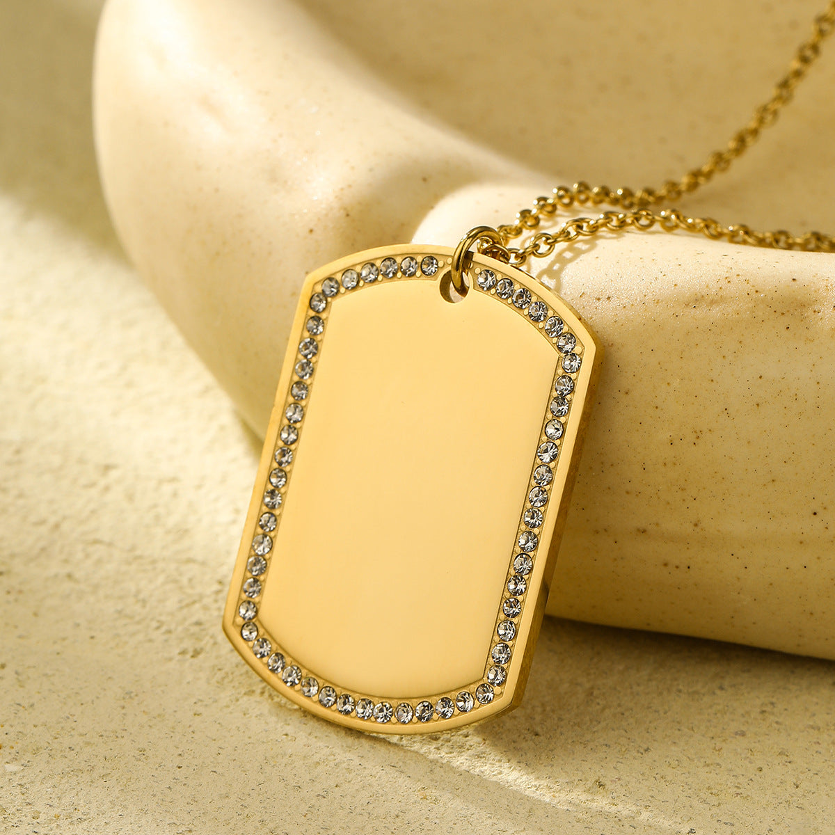 Collar de acero de titanio minimalista con incrustaciones de diamantes de imitación redondos y en forma de corazón para mujer con acabado chapado