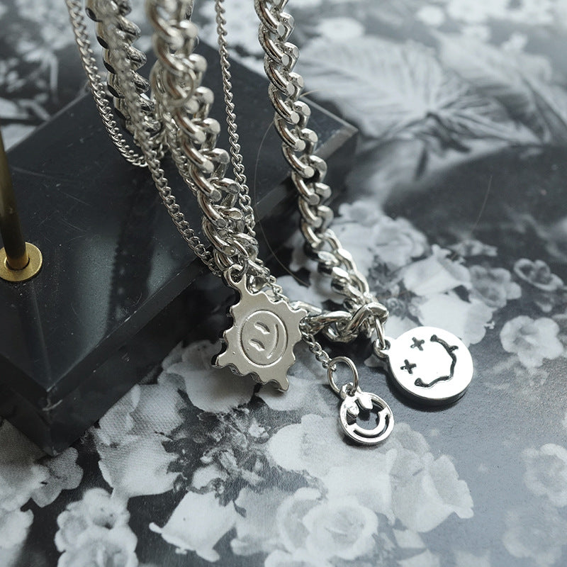 Collar con colgante geométrico minimalista atrevido con cadena de doble capa y detalles de borla en acero de titanio con acabado chapado