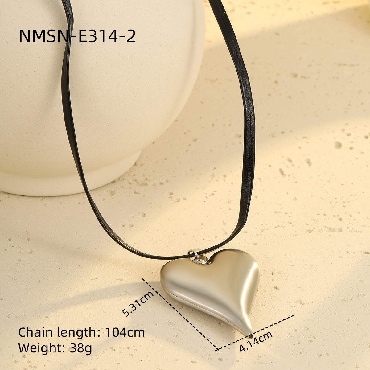 Elegante collar con colgante de corazón hueco para mujer en acero inoxidable con acabado chapado