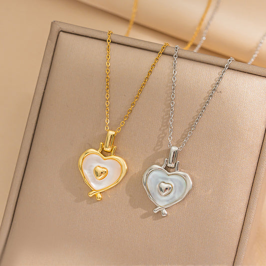 Collar con colgante de corazón minimalista de acero de titanio con cadena de serpiente chapada para mujer