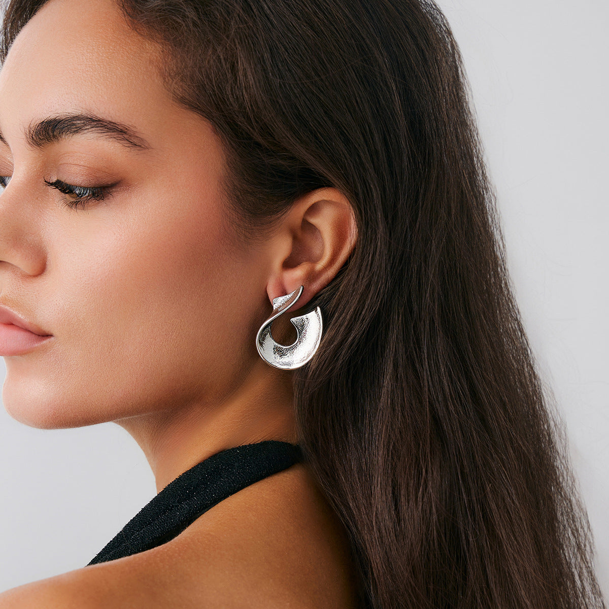 Pendientes minimalistas de aleación con forma geométrica de C irregular, chapados en oro, para mujer