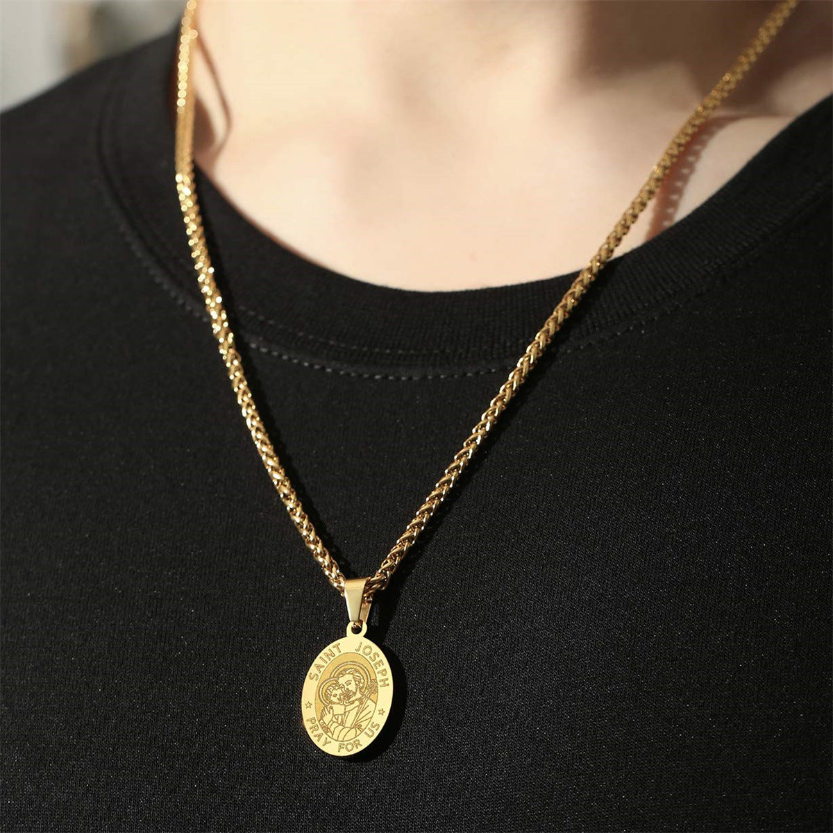 Collar Pendiente Geométrico Minimalista de Acero Inoxidable con Medalla de Acero de Titanio Galvanizado para Mujer