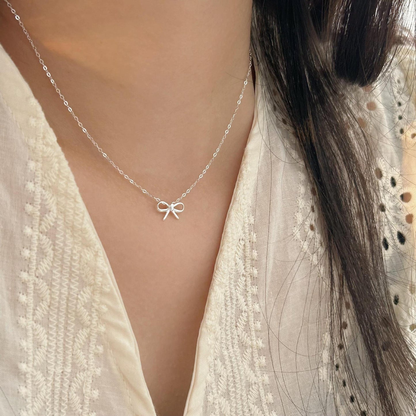 Collana minimalistica in argento sterling 925 a forma di fiocco con finitura placcata su catena snake da donna