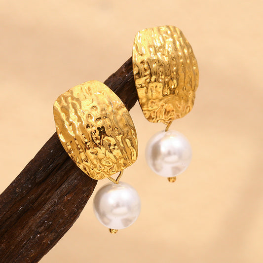 Fashionable Vintage Geometric Stainless Steel Ear Studs with 18K Gold Plating and Hammered Texture Featuring Pearl Accents for Women