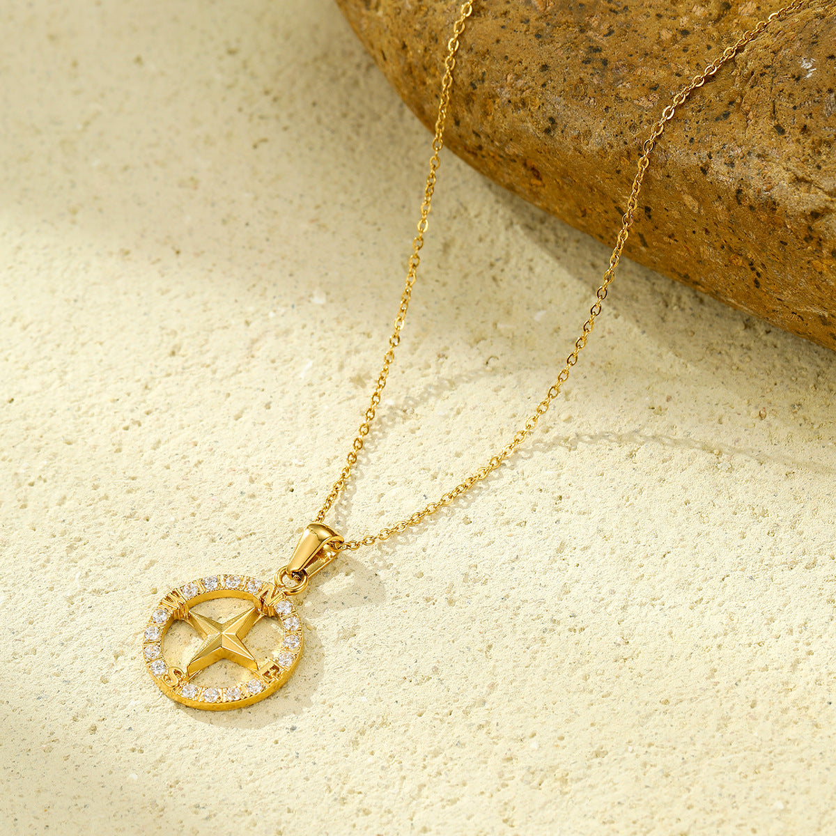 Collana con ciondolo a bussola nautica vintage alla moda per donna con design a ruota di nave in acciaio inossidabile e finitura galvanizzata