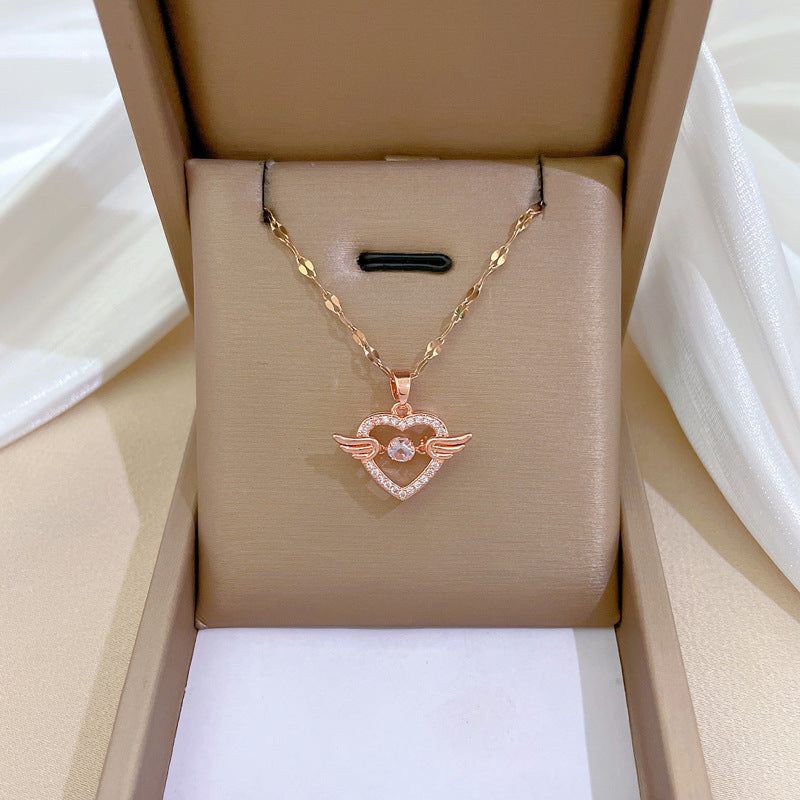 Collana con Ciondolo Geometrico a Cuore in Acciaio al Titanio di Lusso per Donne e Uomini con Intarsio di Strass