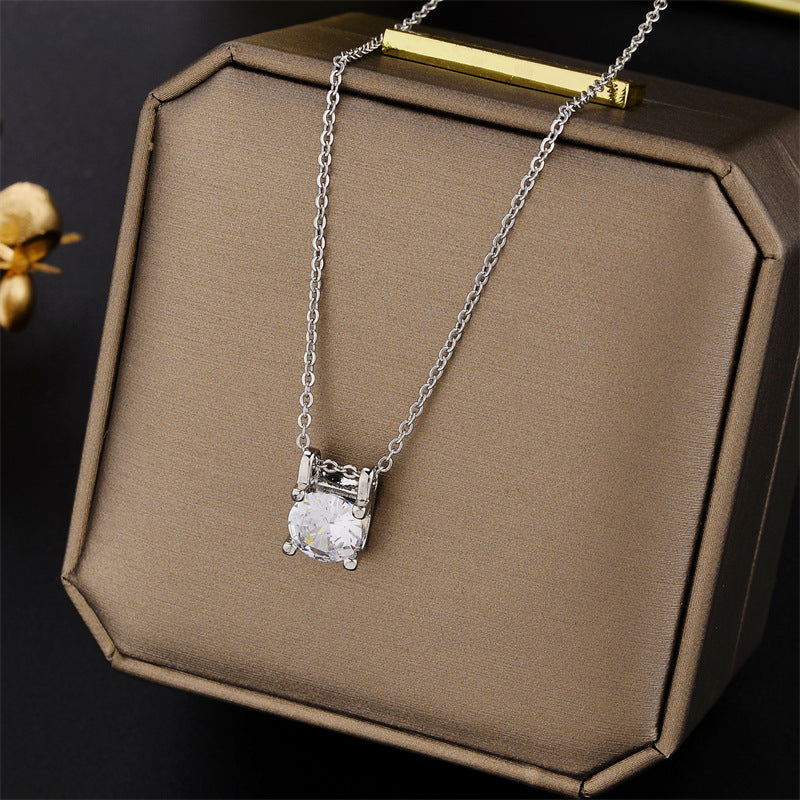 Collana con Pendente Minimalista da Donna in Acciaio al Titanio Placcato Oro Rosa, con Forma Geometrica e Dettaglio Lettera, Stile Catena Snake