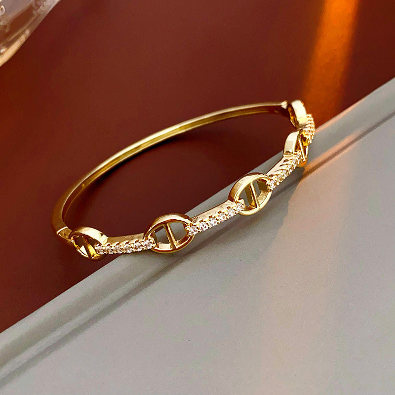 Vintage Luxury Floral Rhinestone Inlay Plated Brass Bracelet for Women