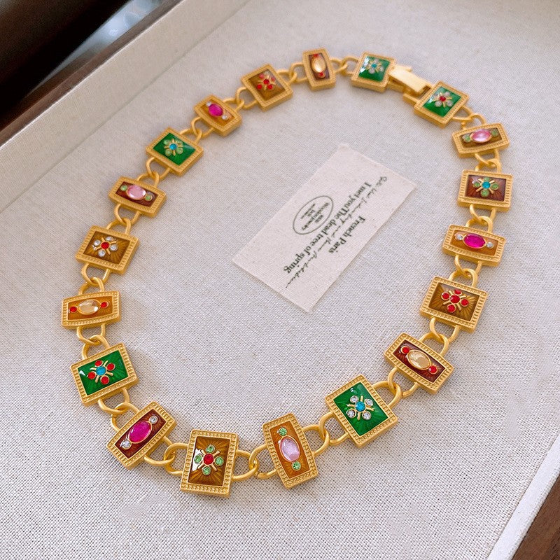 Set di bracciale con perline triangolari e collana a clavicola da donna in stile vintage, gioielli placcati in lega con design geometrico