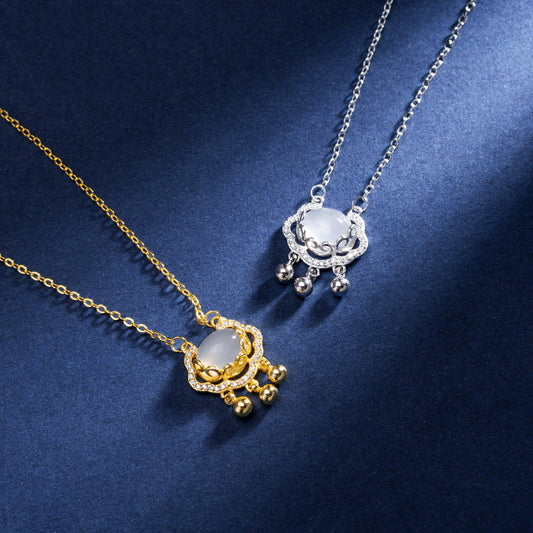 Collana con ciondolo a forma di lucchetto della pace a nuvola e Ruyi in stile cinese, in acciaio al titanio con placcatura in oro su catena a O da donna