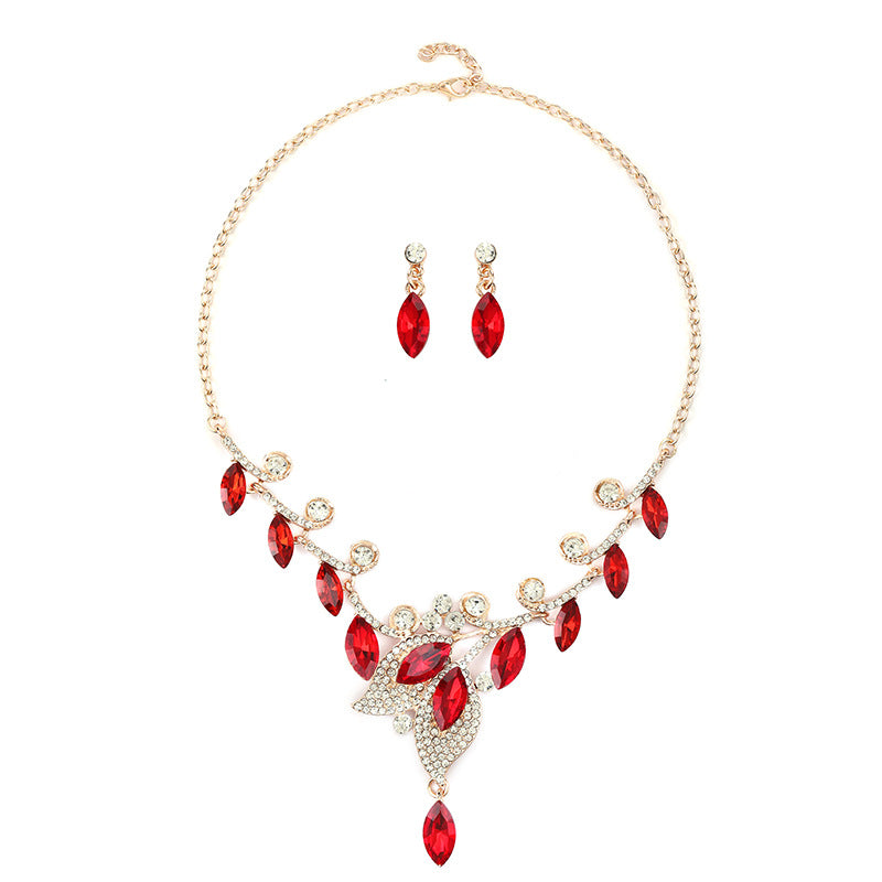Vintage Style Floral Leaf Pendant Necklace Set with Rhinestone Accents in Alloy with Plating Finish for Women