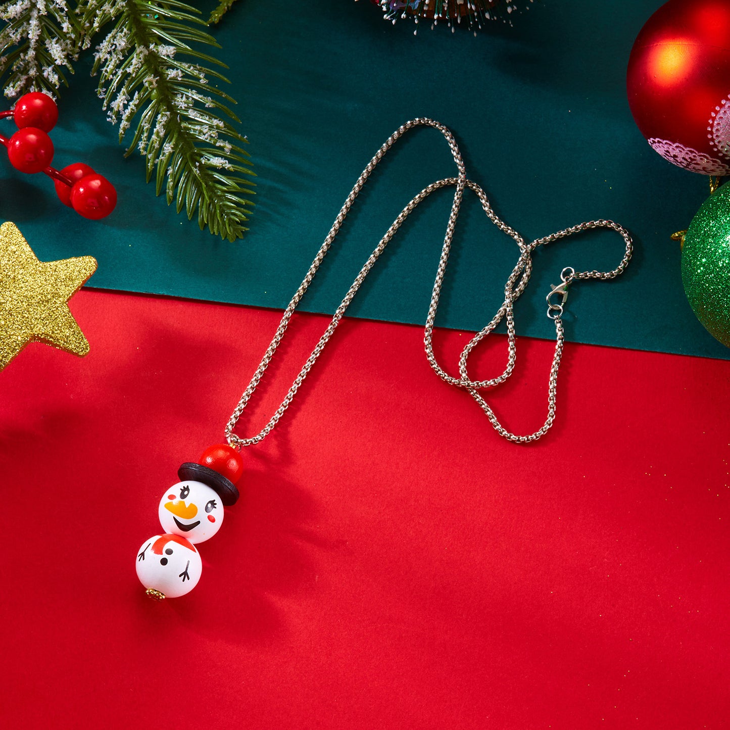 Collana Pendente a Forma di Pupazzo di Neve Stile Ins per Donna con Intarsi in Strass e Struttura in Resina su Catenina, per la Moda Festiva Natalizia