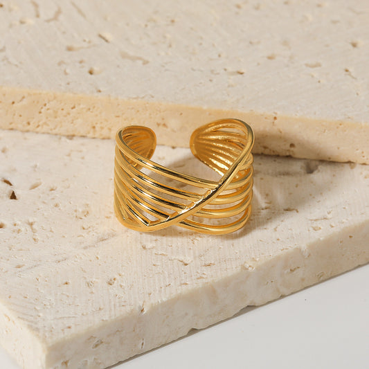 Anello Aperto Regolabile Geometrico con Design a Strati Incrociati in Acciaio al Titanio Placcato con Elettroplaccatura Sottovuoto 18K per Donna